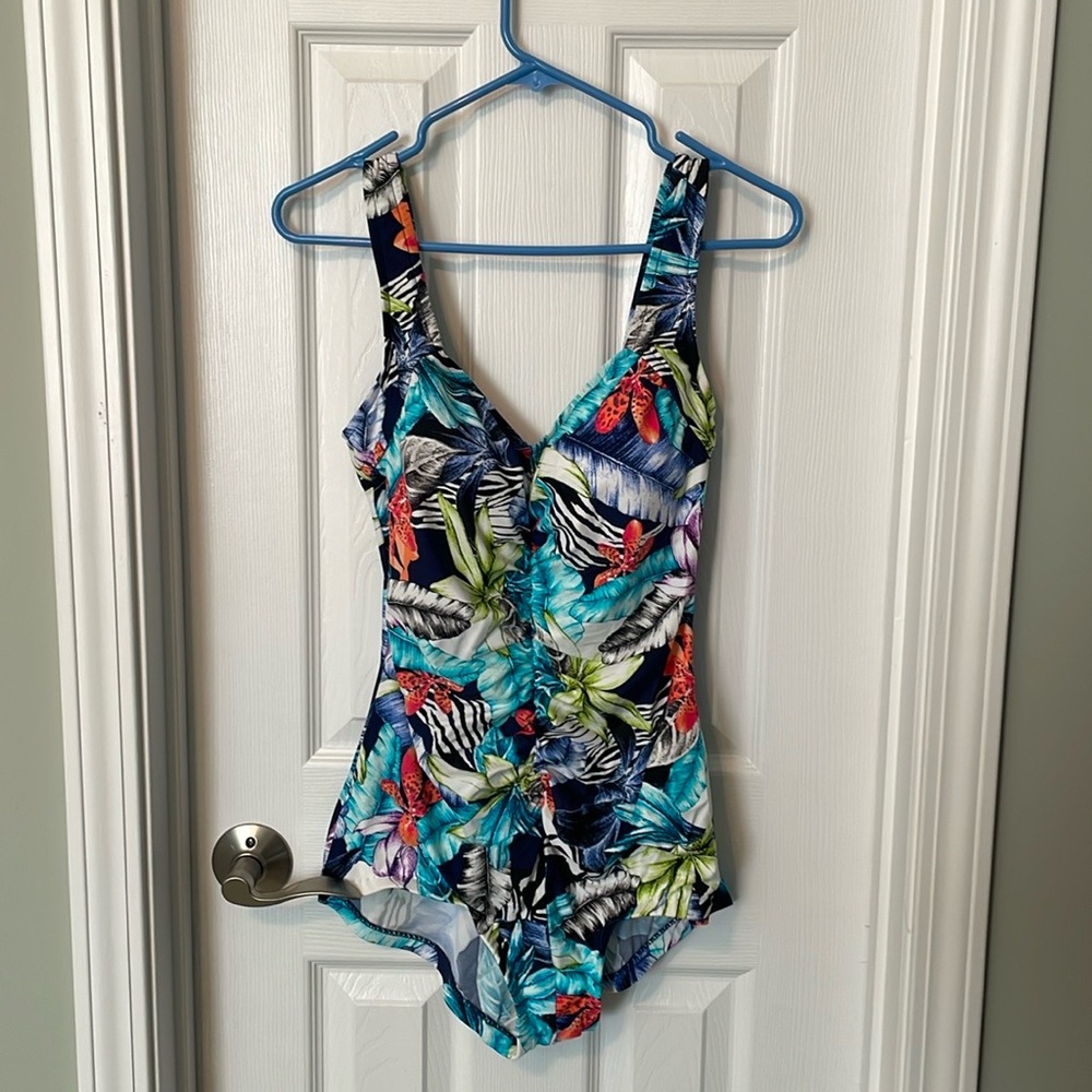 Maxine Of Hollywood Women's Jungle Tropic Shirred Girl Leg One Piece Swimsuit - Picture 2 of 6